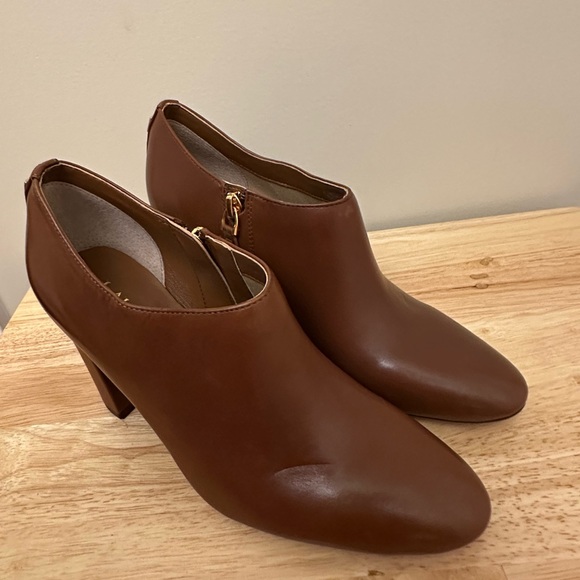 Lauren Ralph Lauren Tan Heeled Boots - Picture 5 of 7